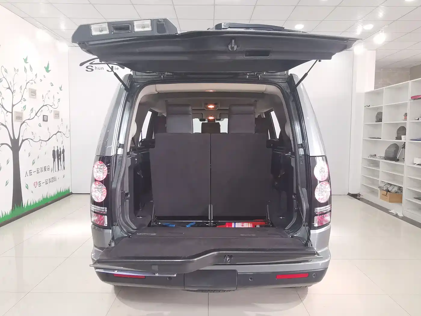 Land Rover Discovery 2016 3.0 SC V6 HSE фото 27