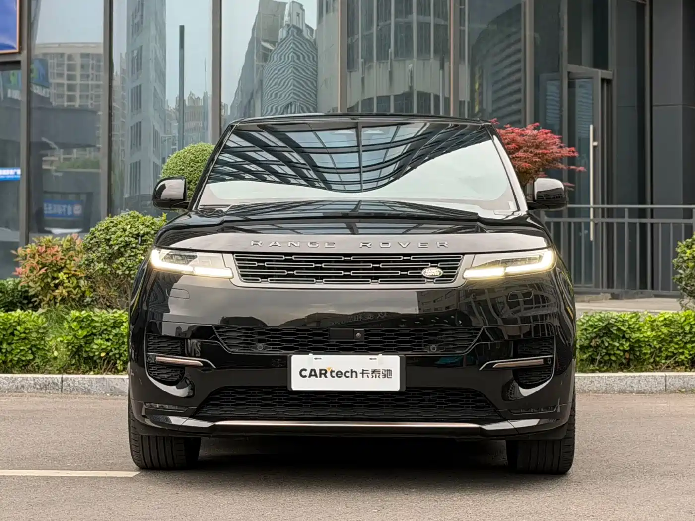 Land Rover Range Rover Sport 2024 400PS Dynamic SE фото 2