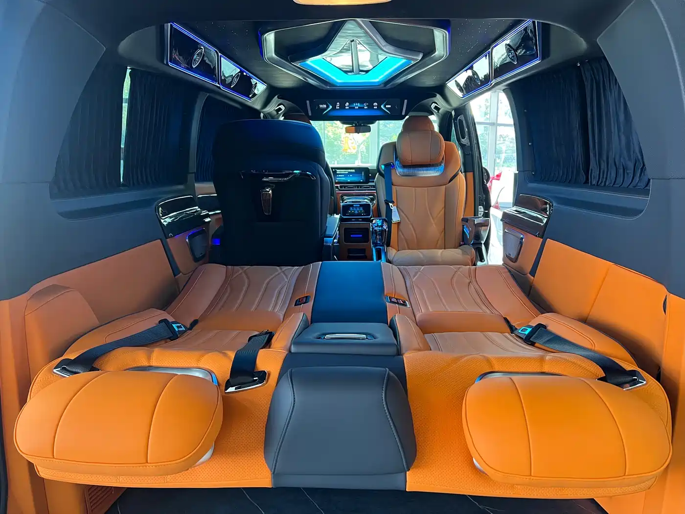 Mercedes-Benz Vito 2024 2.0T Business 7-Seater фото 16