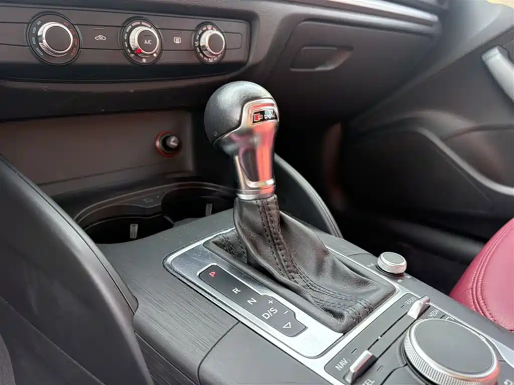 Audi A3 2016 Sportback 35 TFSI Leadership фото 12