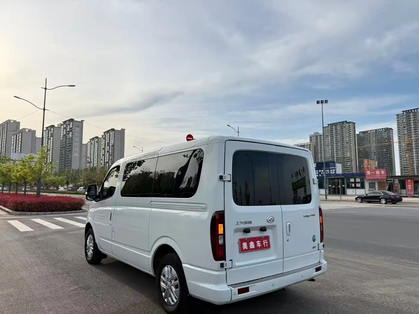SAIC Maxus Xintu V80 2024 Aoyun 6AMT Short Wheelbase Ultra-low Roof 147Ps 7/8/9-seater фото 7