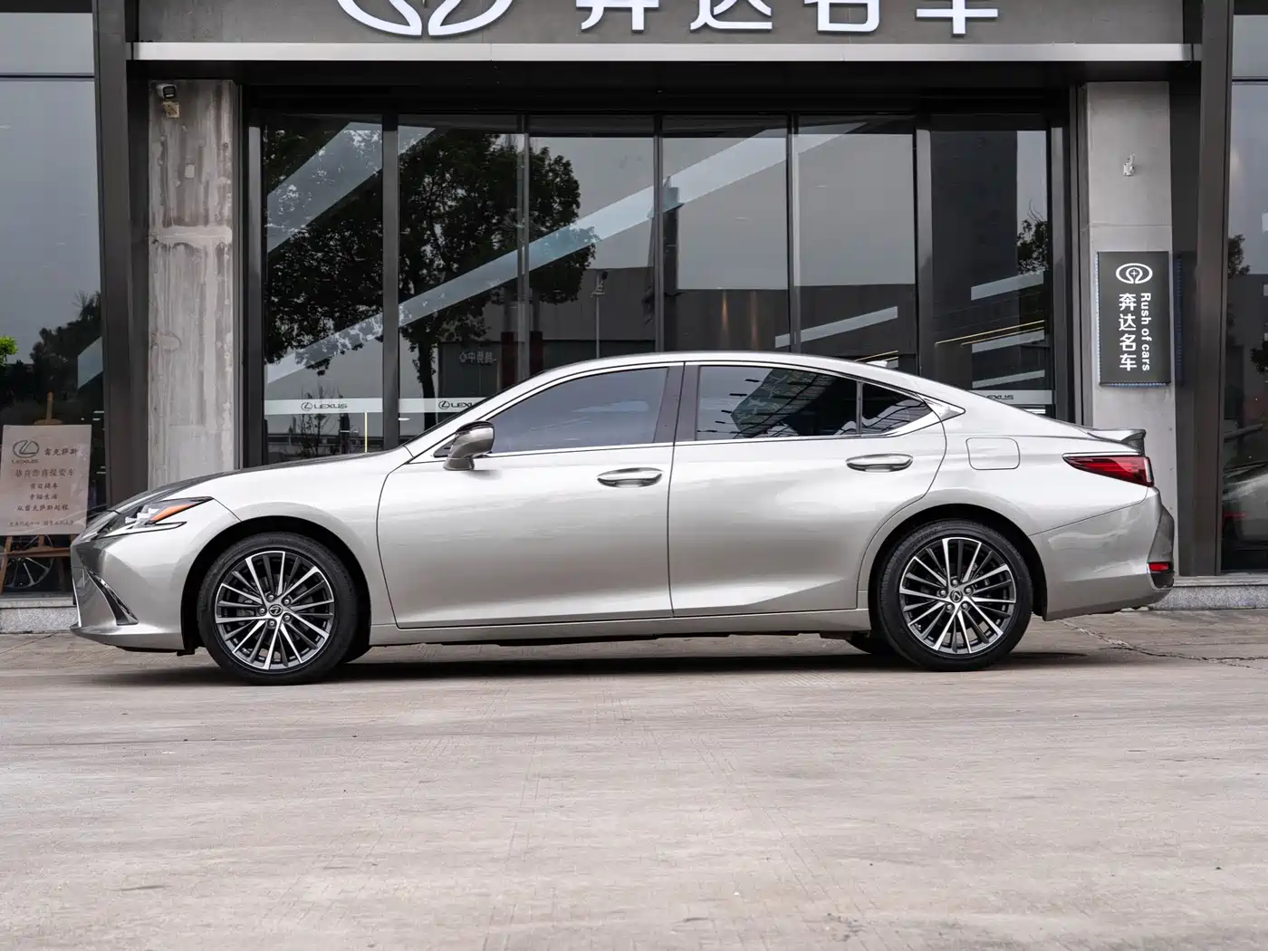 Lexus ES 2022 300h Ultimate Edition фото 4