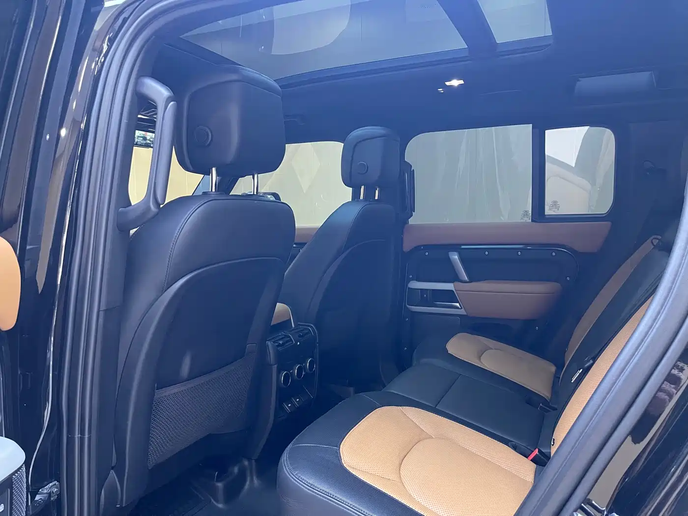 Land Rover Defender 2023 Model 110 3.0T P400 X-DYNAMIC HSE фото 10