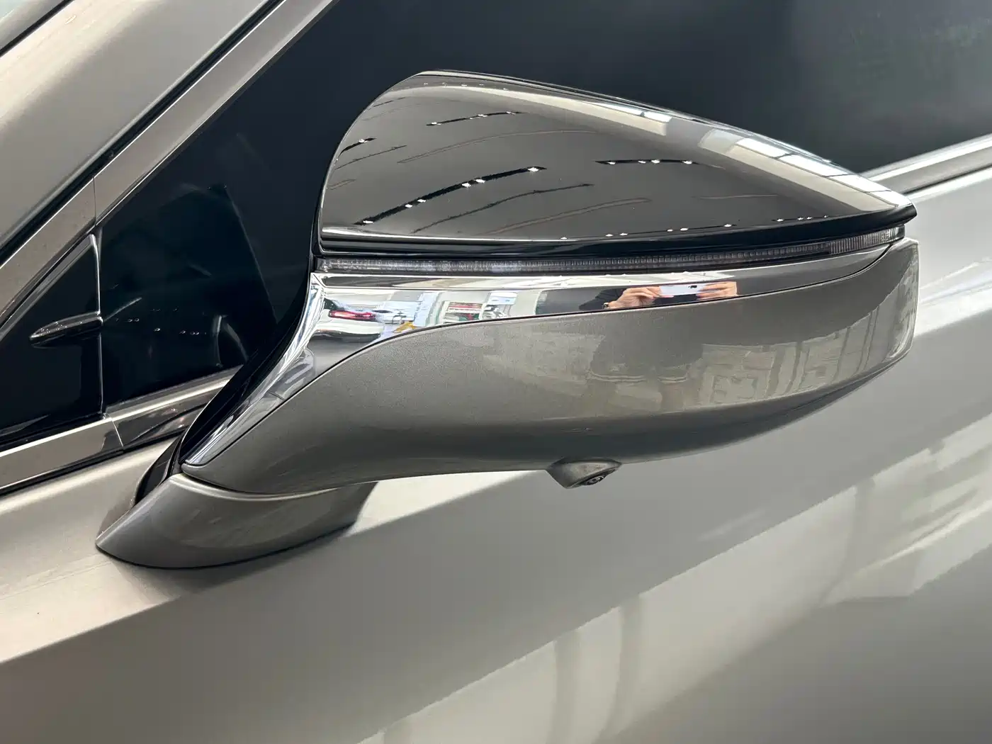 Lexus ES 2025 2025 300h Ultimate Edition