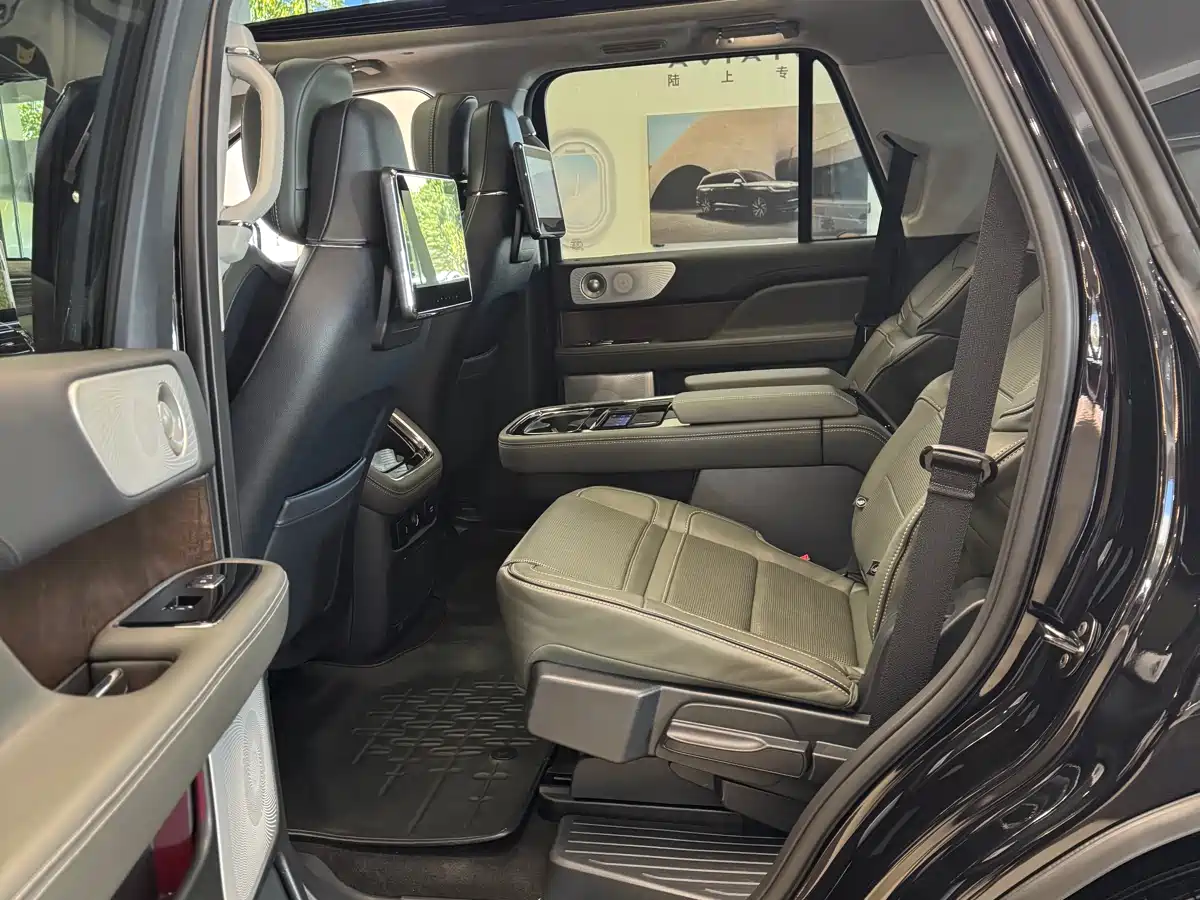 Фото 20 - Lincoln Navigator