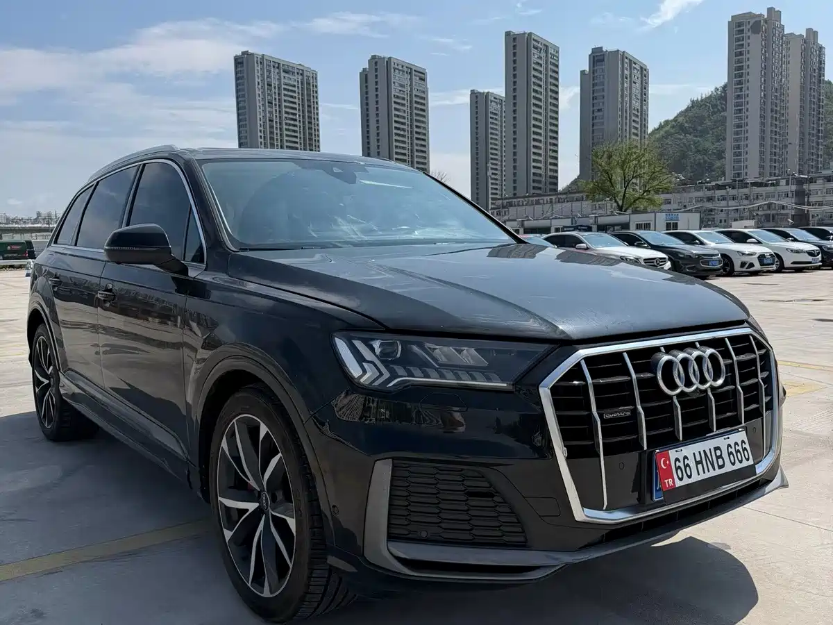 Photo 3 - Audi Q7