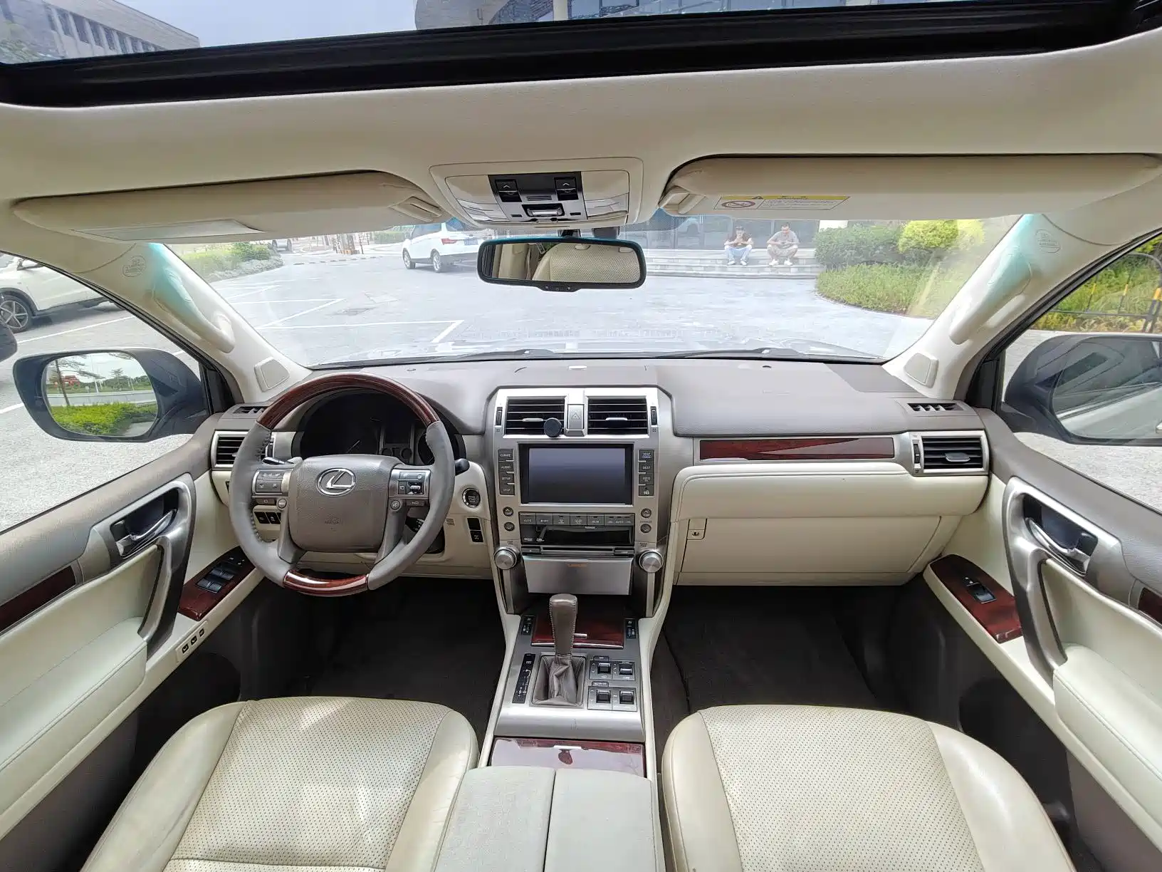 Photo 7 - Lexus GX