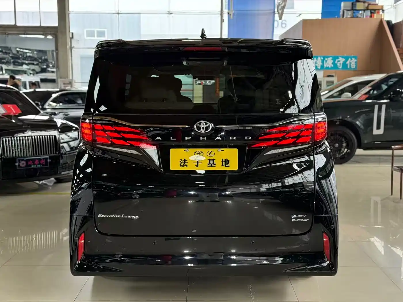 Toyota Alphard 2024 Hybrid 2.5L Ultimate Enjoyment Edition фото 24