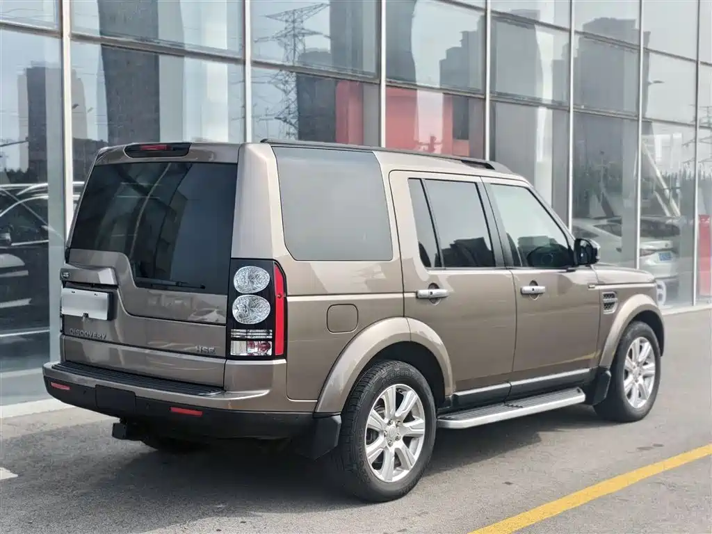 Land Rover Discovery 2015 3.0 SC V6 SE фото 10