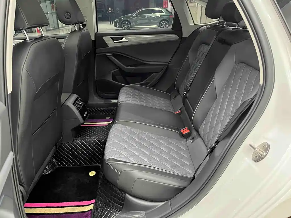 Photo 14 - Volkswagen Sagitar
