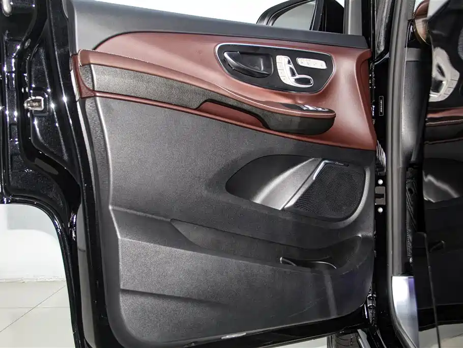 Mercedes-Benz V-Class 2022 V 260 L Long Wheelbase Luxury Edition фото 26