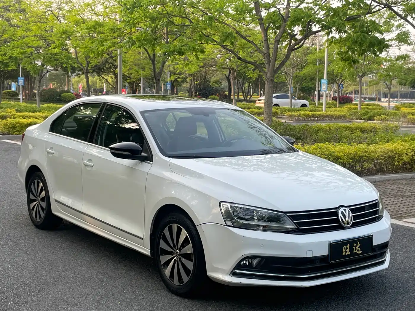 Volkswagen Sagitar 2018 180TSI DSG Premium Edition фото 2