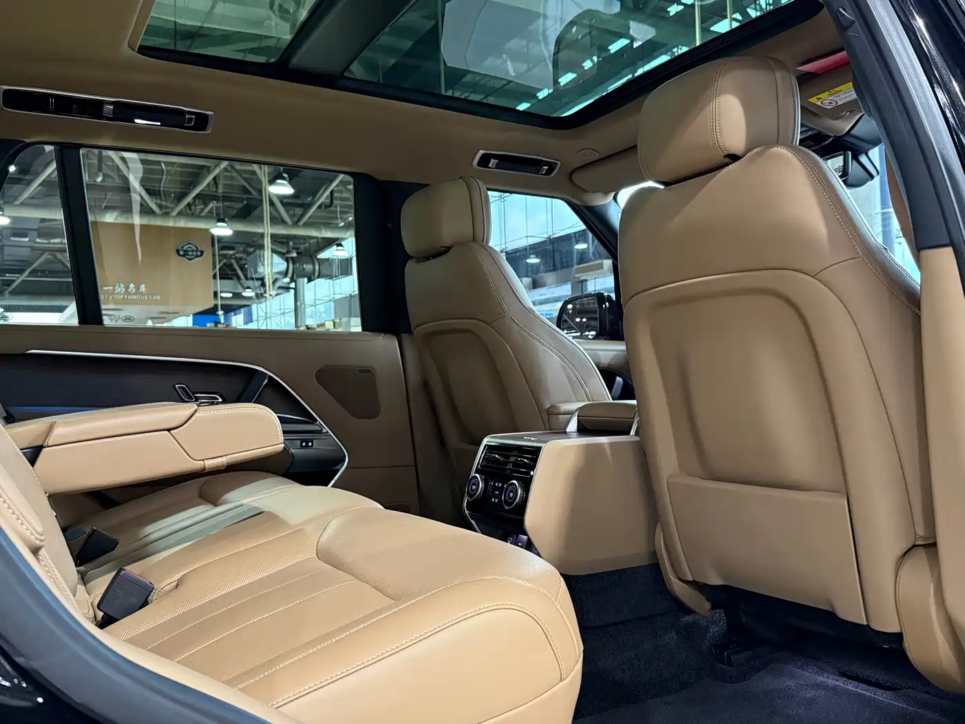 Land Rover Range Rover 2025 2025 3.0 L6 400PS Flourishing Era Extended Wheelbase