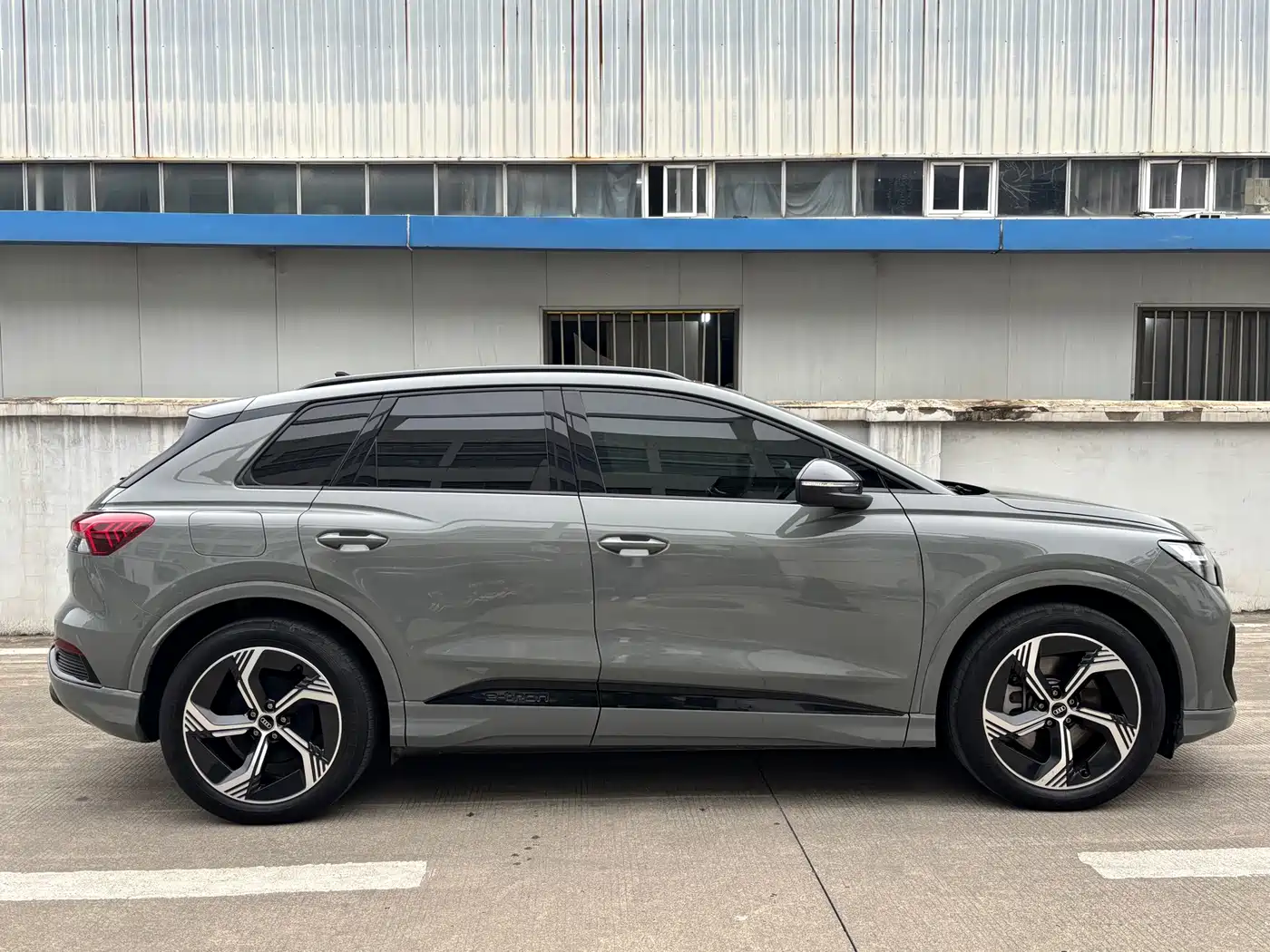 AUDI Q4 E TRON