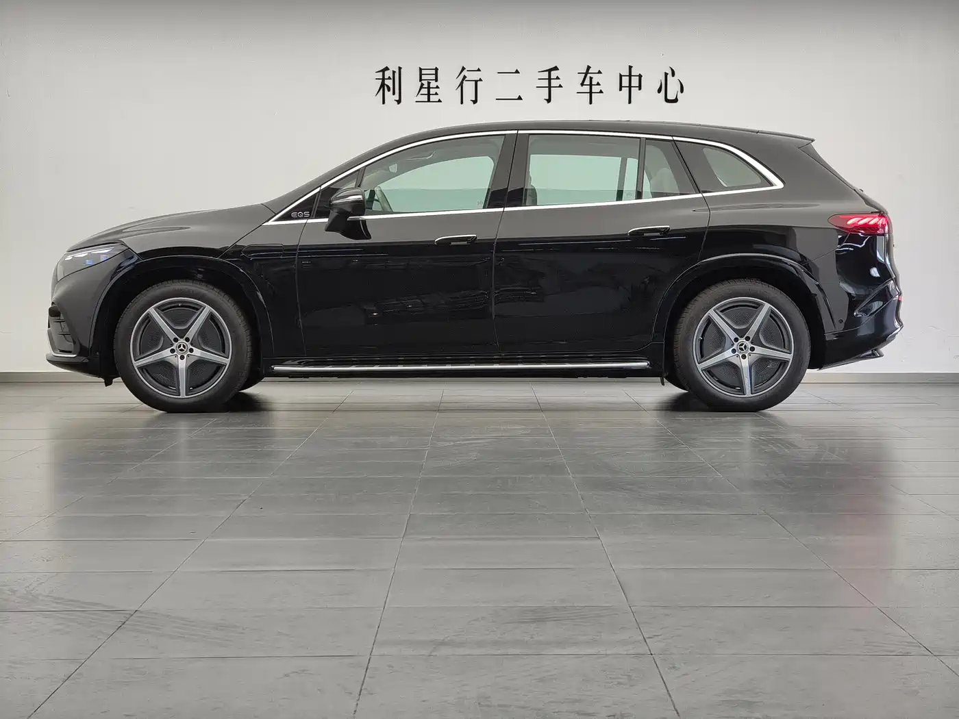 Mercedes-Benz EQS SUV 2025 Model 500 4MATIC фото 8