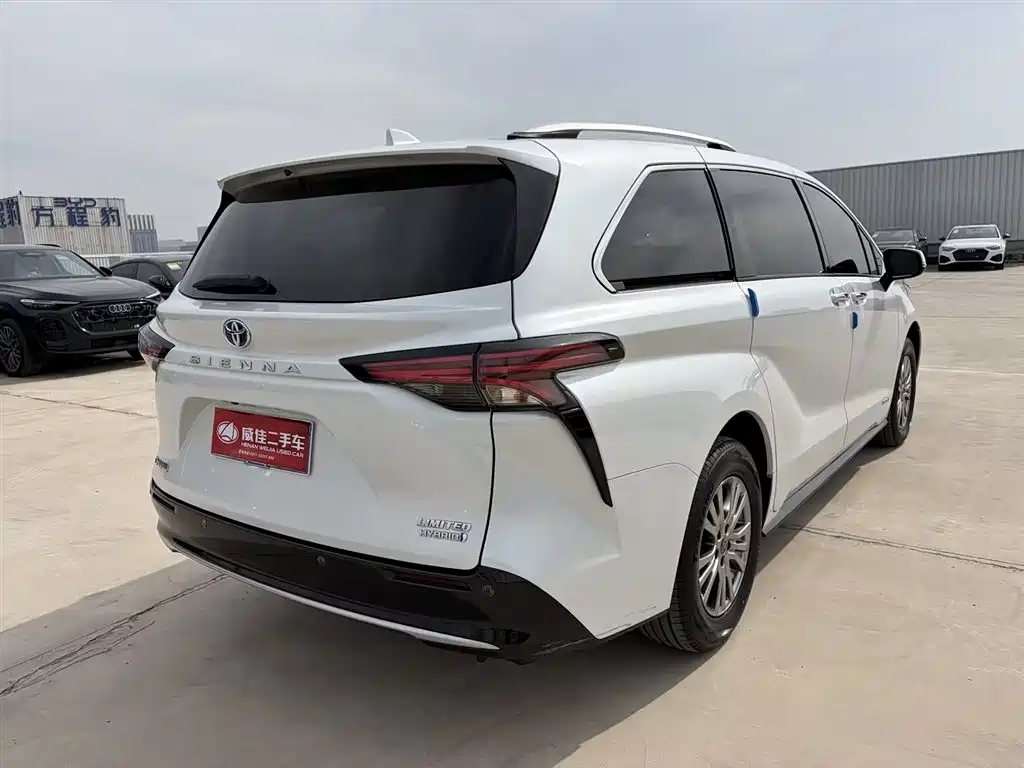 Toyota Sienna 2021 2.5L Hybrid Premium Edition фото 6