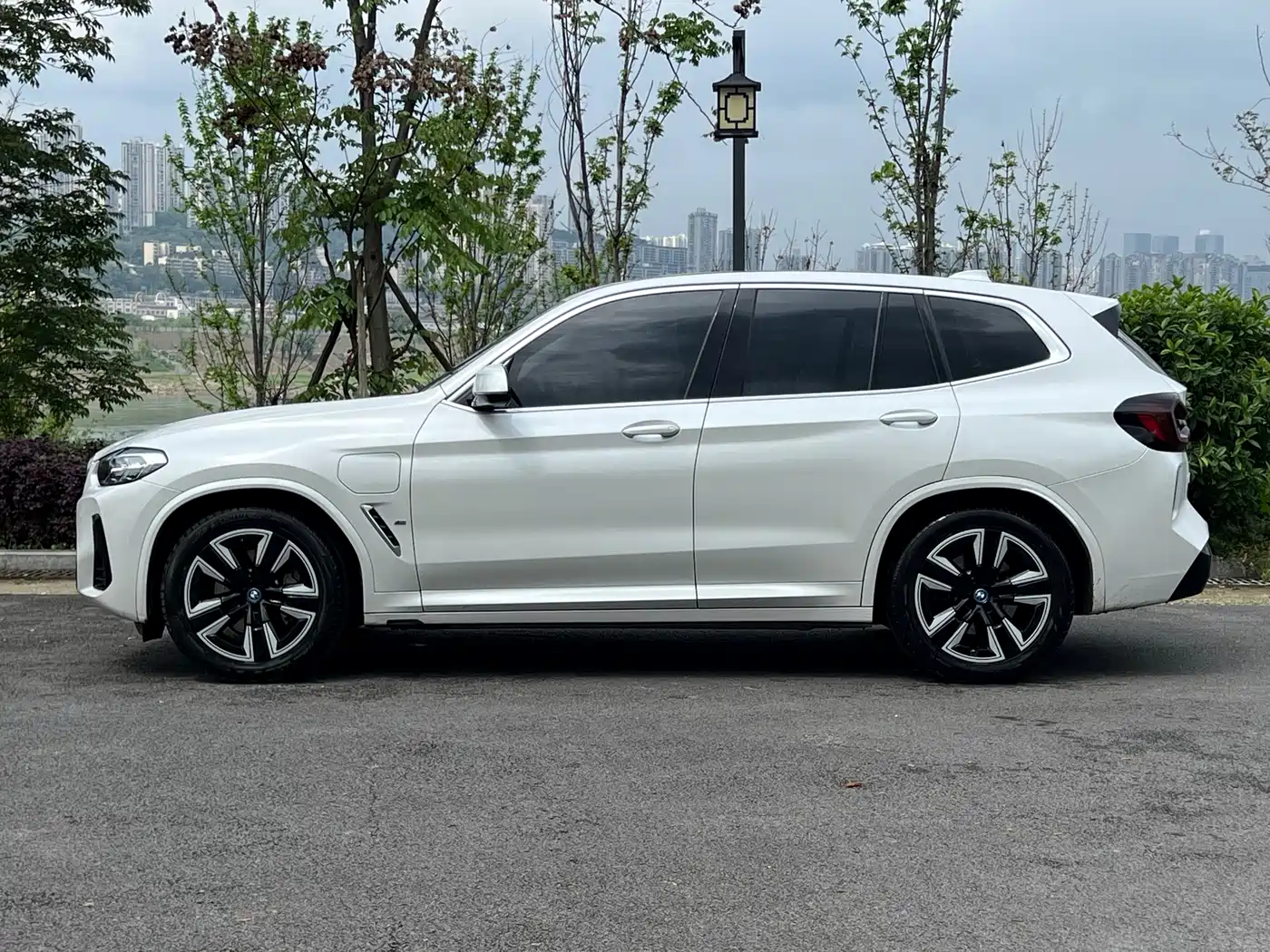 BMW IX3