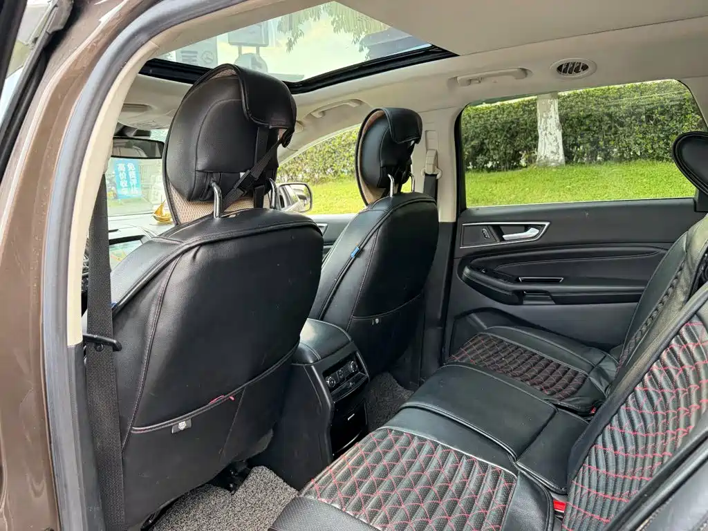 Фото 11 - Ford Edge