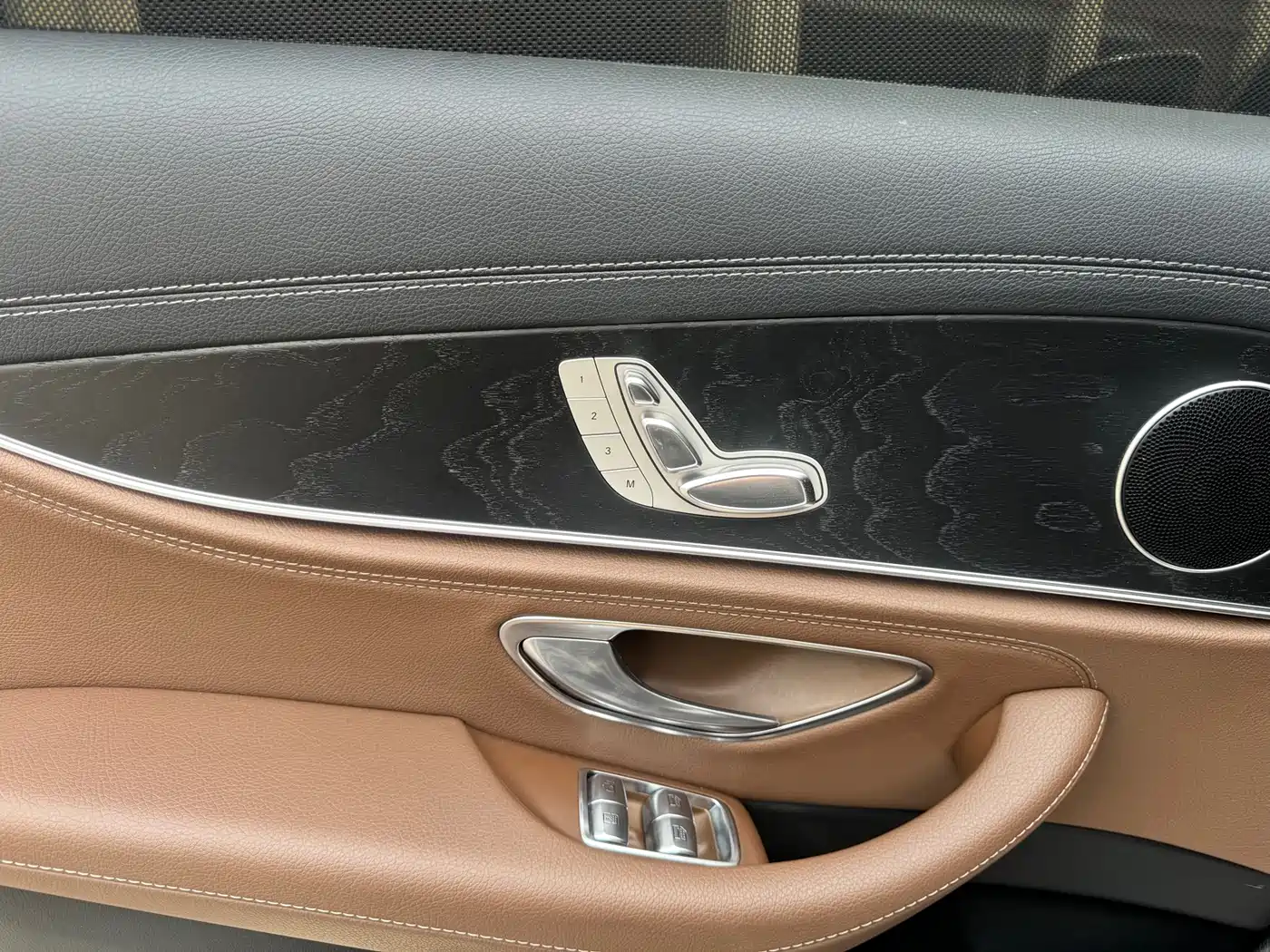 Mercedes-Benz E-Class 2019 E 300 L Luxury фото 7