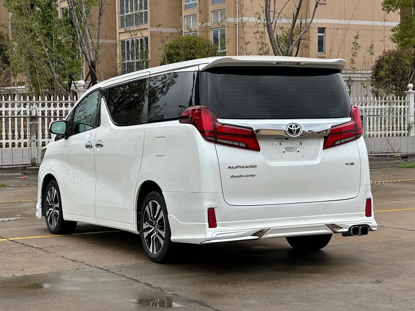 Toyota Alphard фото 9