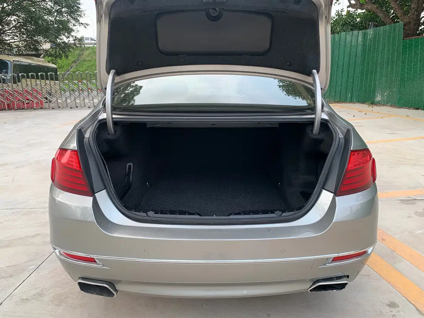 BMW 5 Series 2014 525Li Luxury Design Package фото 15