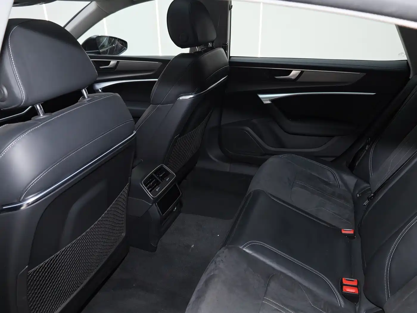 Audi A7L 2024 45TFSI S-line Dream Edition Crystal Package фото 14