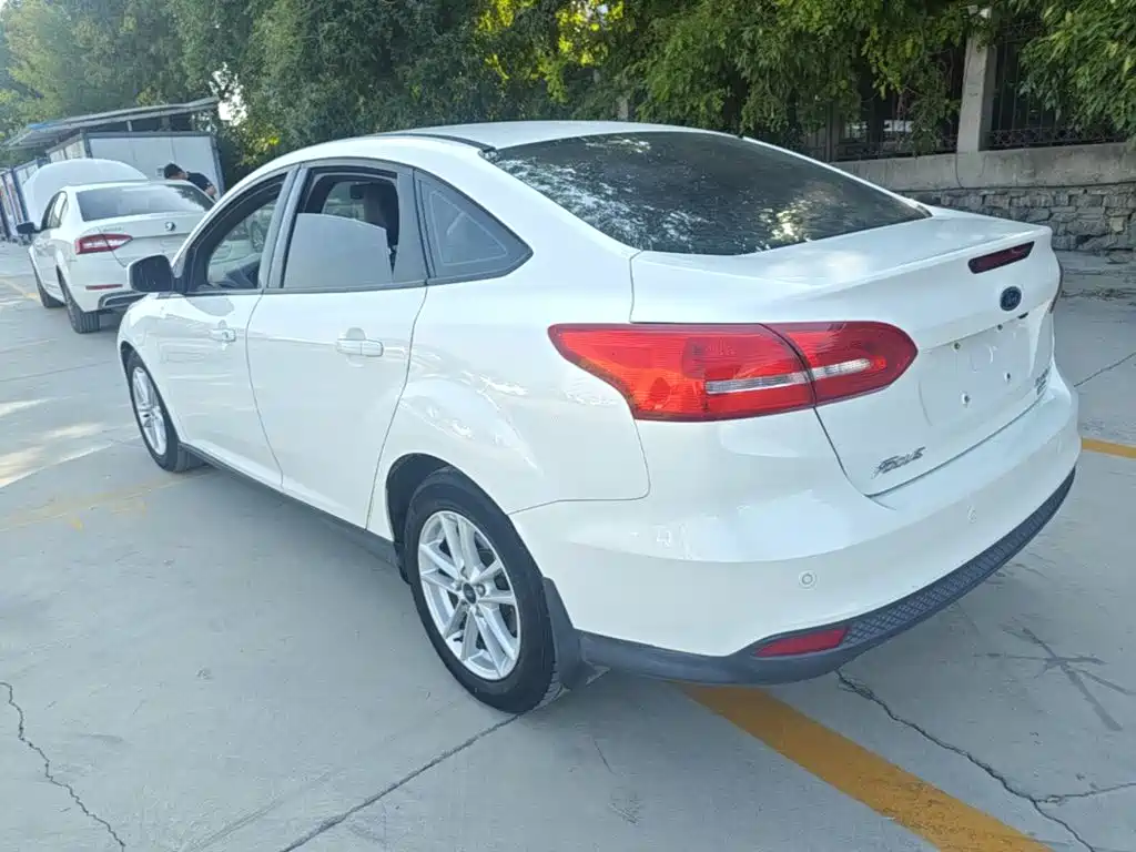 Фото 5 - Ford Focus