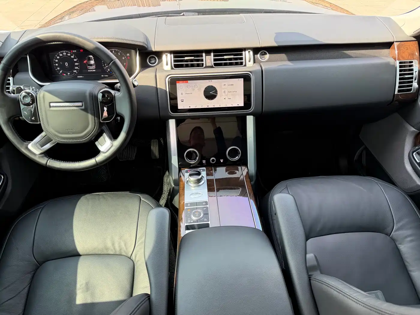 Land Rover Range Rover 2022 3.0 L6 360PS Golden Age Edition фото 9