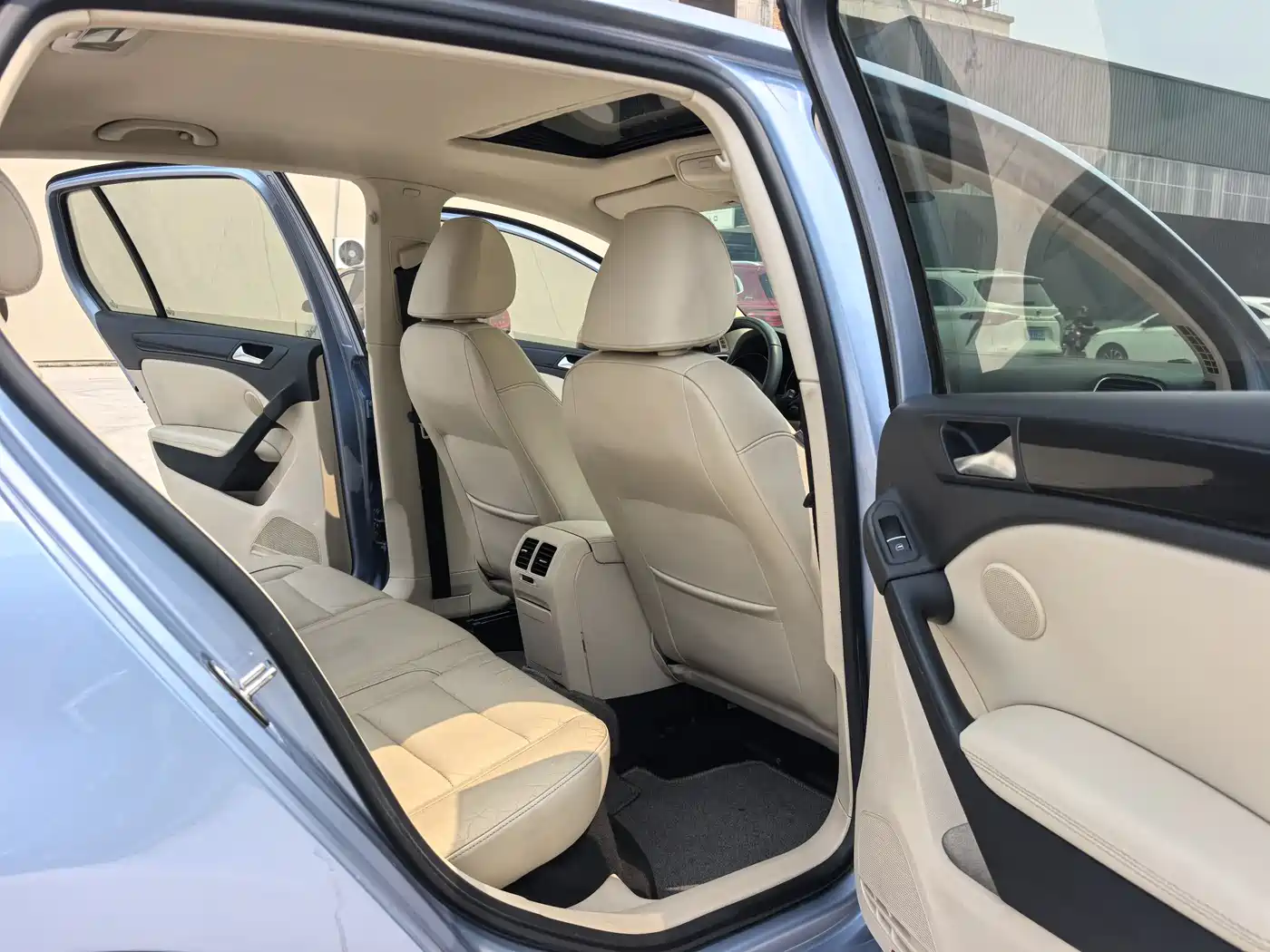 Volkswagen Golf 2011 1.4TSI Auto Luxury фото 9