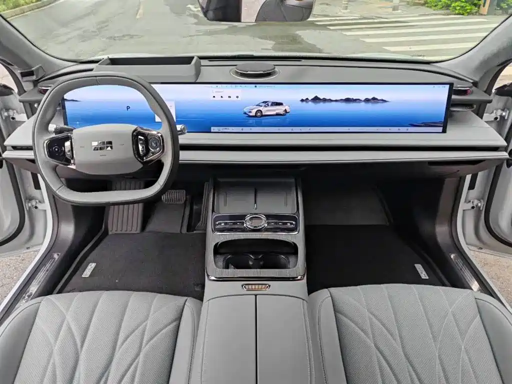 Geely Galaxy Galaxy E8 2025 700km Long Voyage Smart Drive Edition фото 8