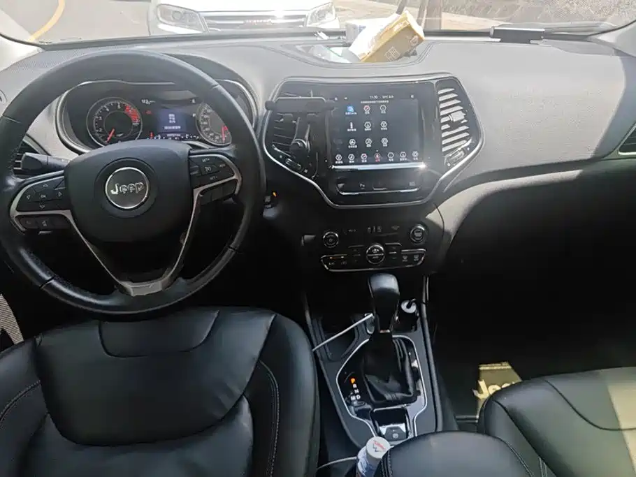 Jeep Cherokee 2020 2020 2.0L 2WD Safety Upgrade Edition