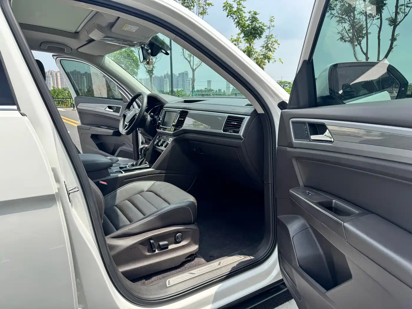 Volkswagen Teramont 2017 530 V6 4WD Luxury Edition фото 7