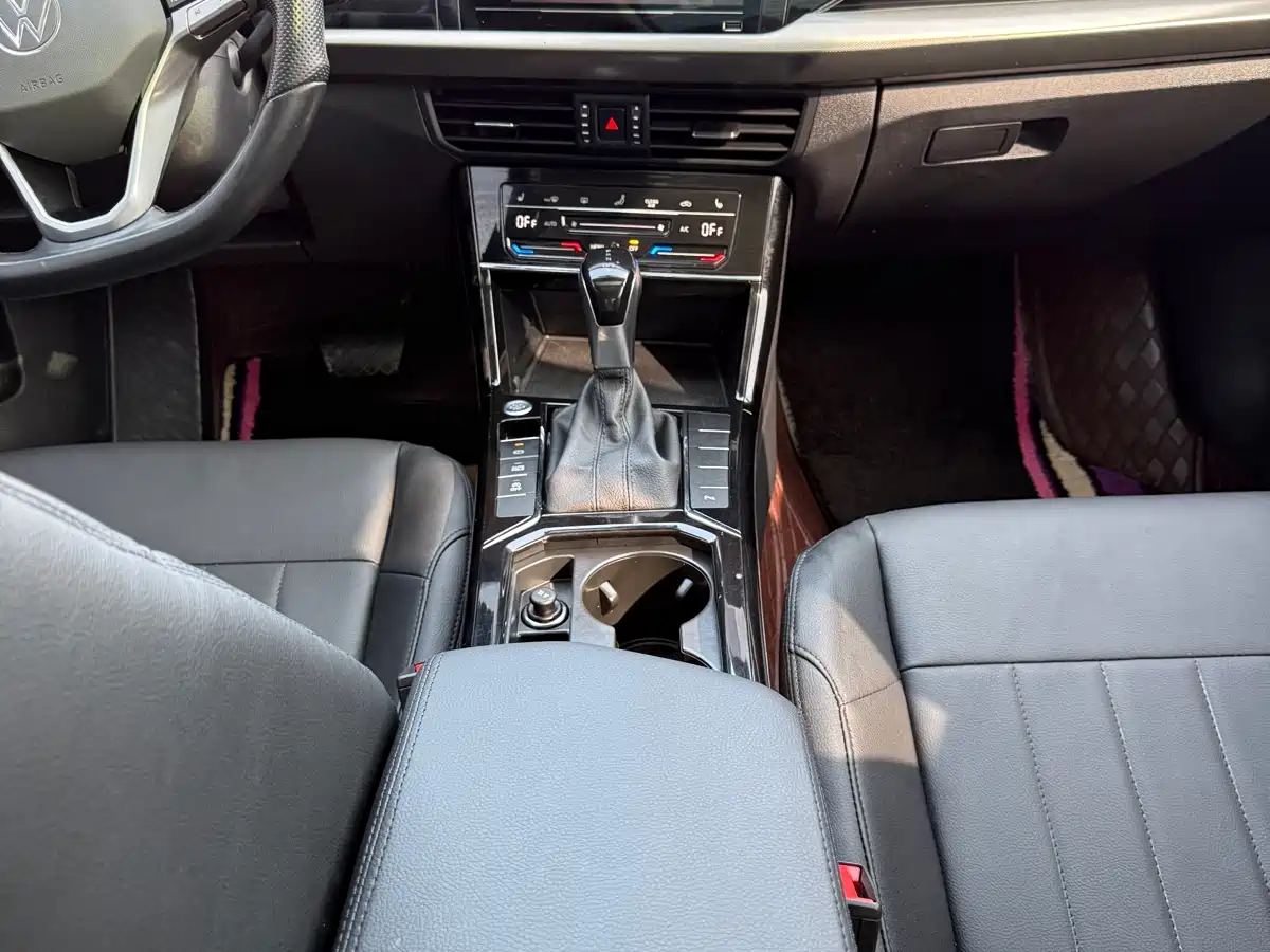 Volkswagen Passat 2022 330TSI Elite Edition фото 12