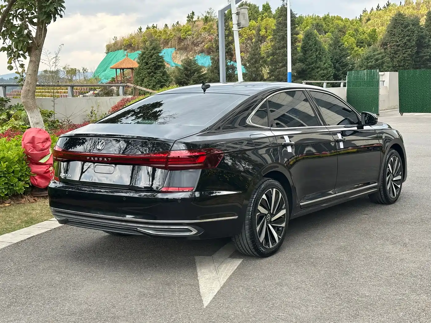 Volkswagen Passat 2023 330TSI Starlight Elite Edition фото 6