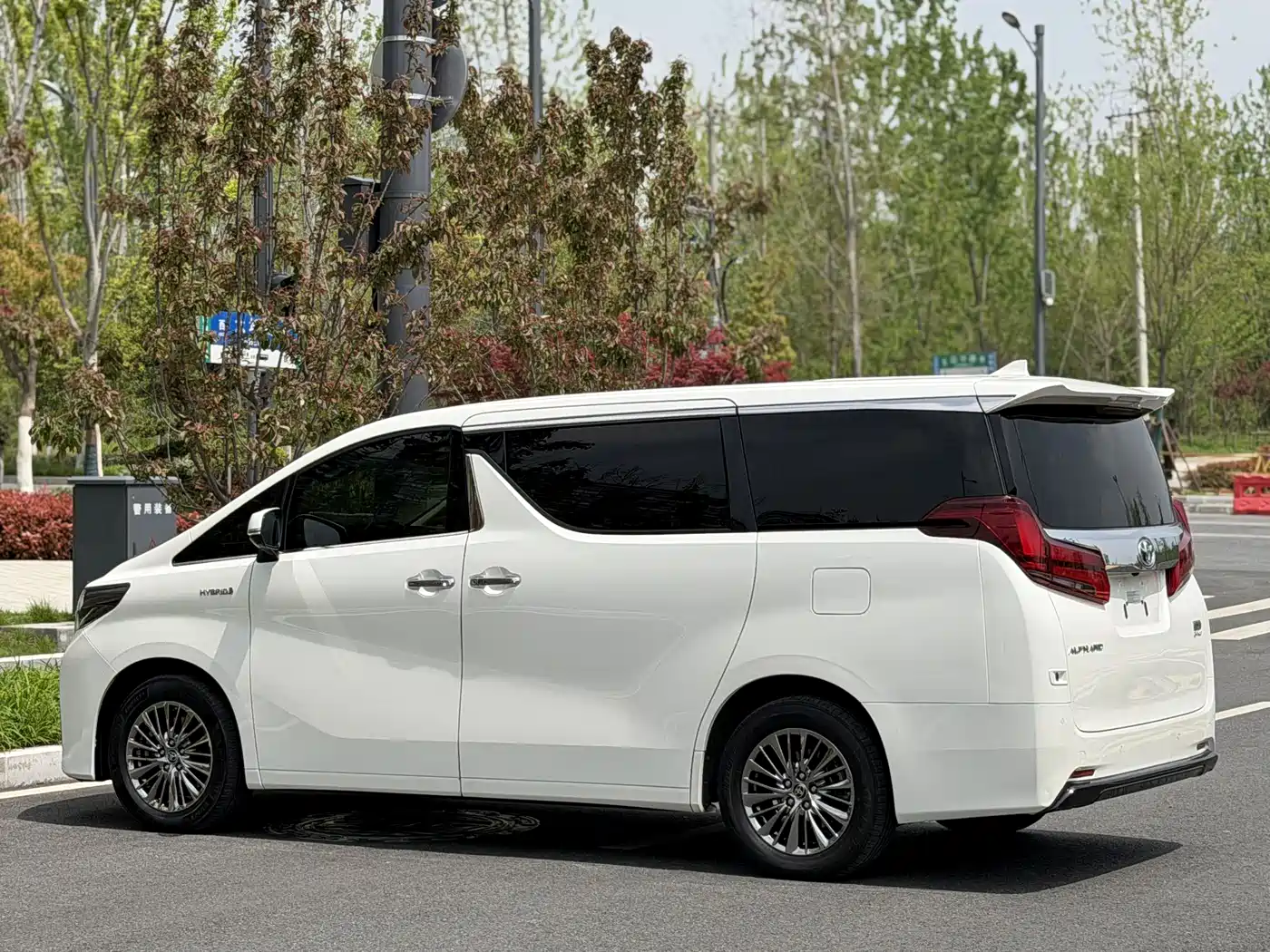 Toyota Alphard 2021 Hybrid 2.5L Luxury фото 9