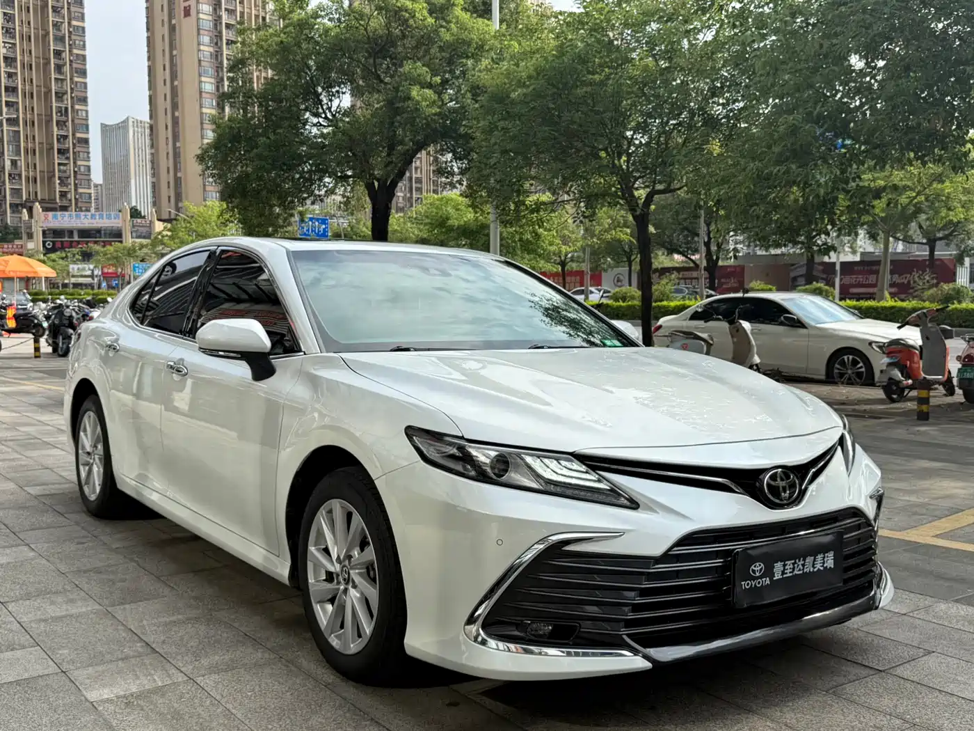 Toyota Camry 2021 2.0G Luxury Edition фото 3