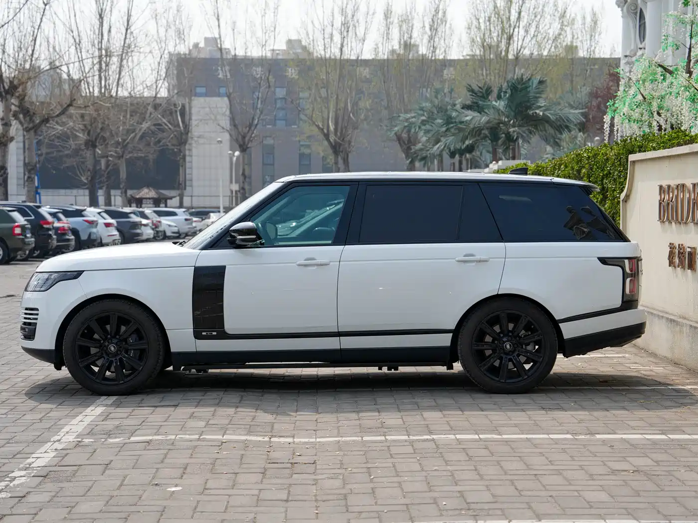 Land Rover Range Rover 2018 3.0 SC V6 Vogue SE Genesis Extended Edition фото 6