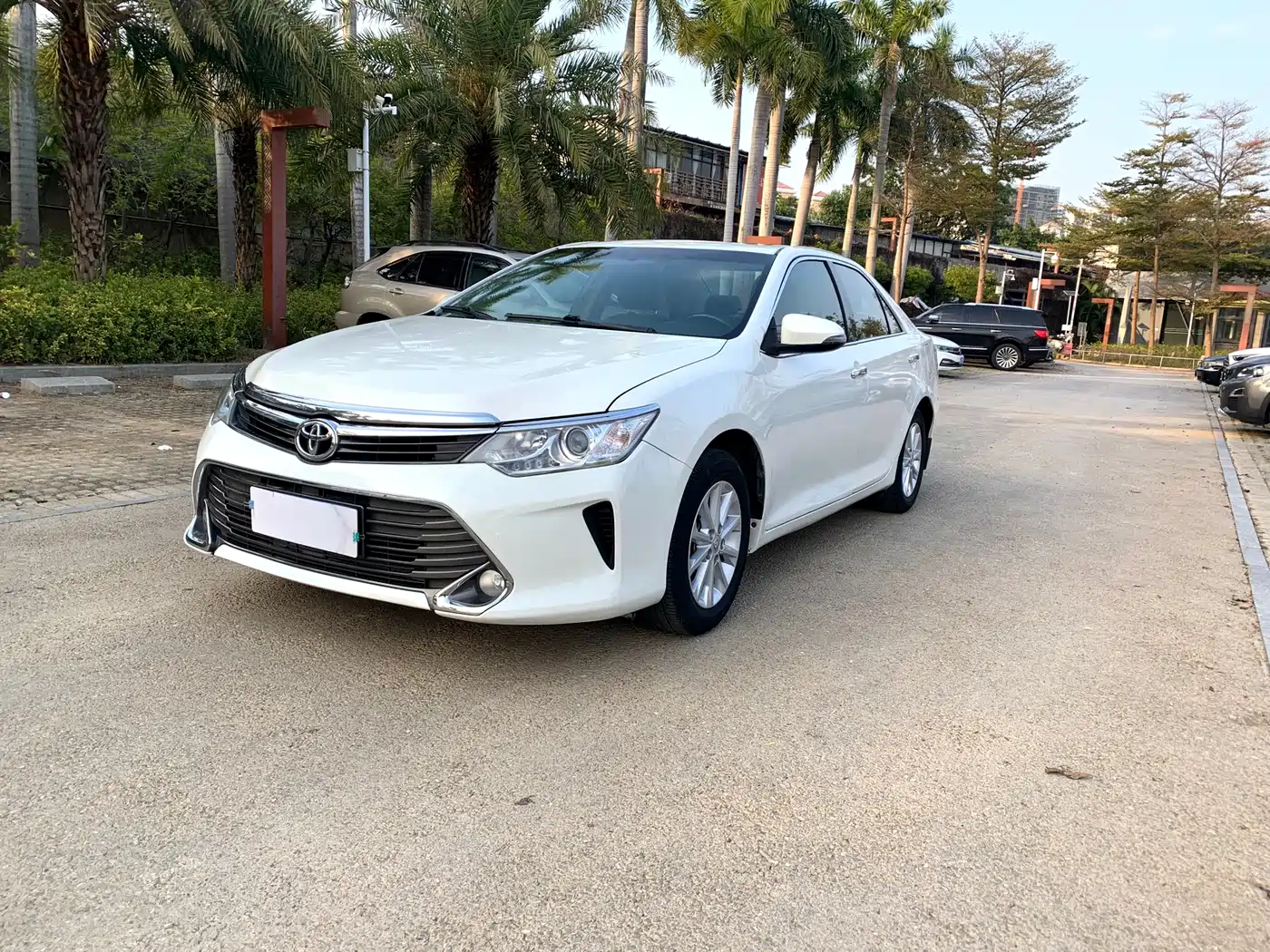 Toyota Camry 2016 2.0G 10th Anniversary Leading Edition
