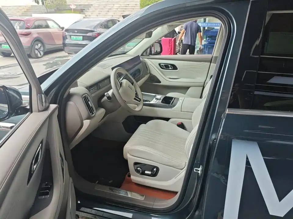 Geely Galaxy Galaxy M9 2025 2025 Model 230km 2WD Explorer+ Edition