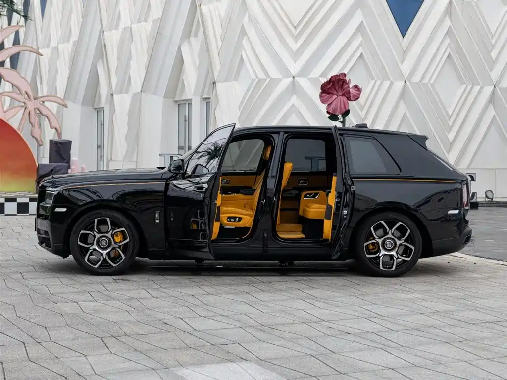 Rolls-Royce Cullinan 2023 2024 Black Badge