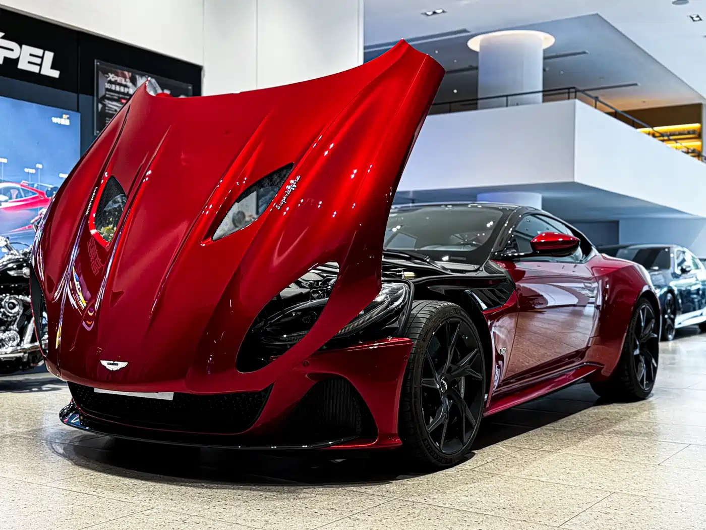 Aston Martin DBS 2019 DBS Superleggera V12 Coupe фото 13