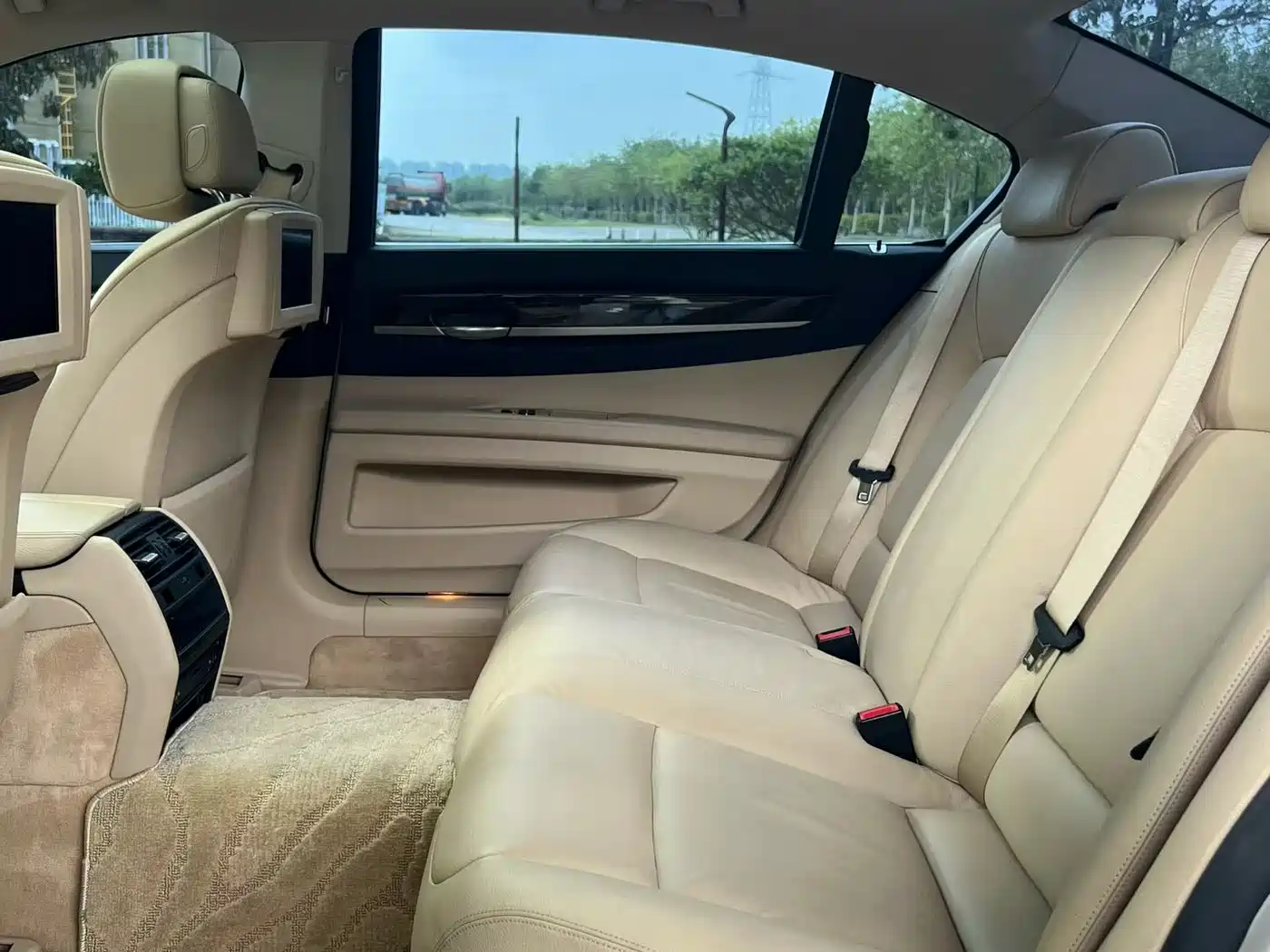 BMW 7 Series 2011 730Li Elegance фото 9