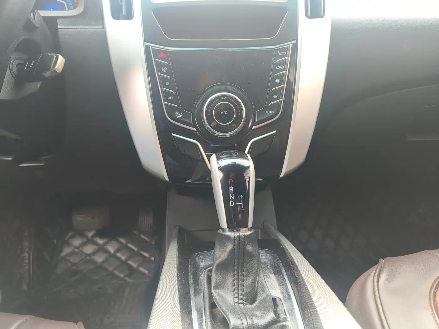 LUXGEN EXCELLENT 6 SUV