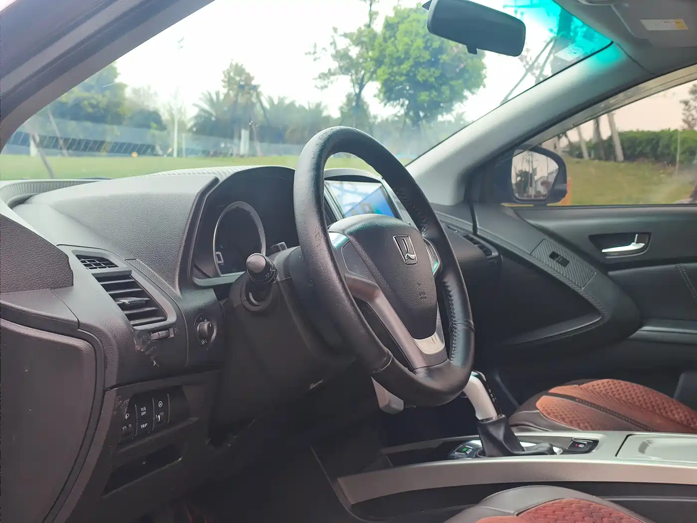 LUXGEN EXCELLENT 6 SUV