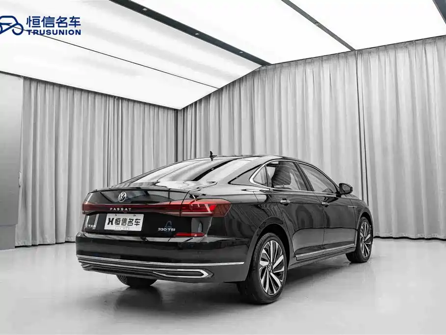 Volkswagen Passat 2022 330TSI Luxury Edition фото 5