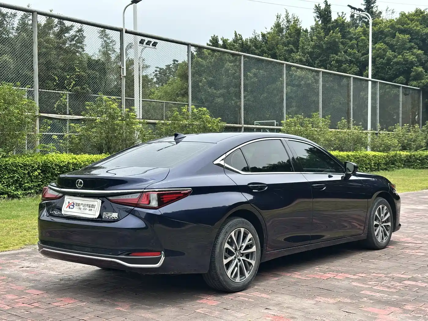 Фото 9 - Lexus ES