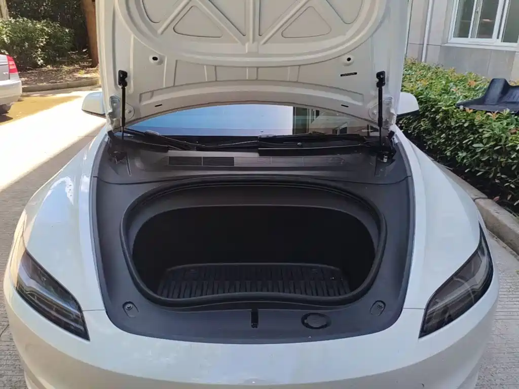 Фото 20 - Tesla Model 3