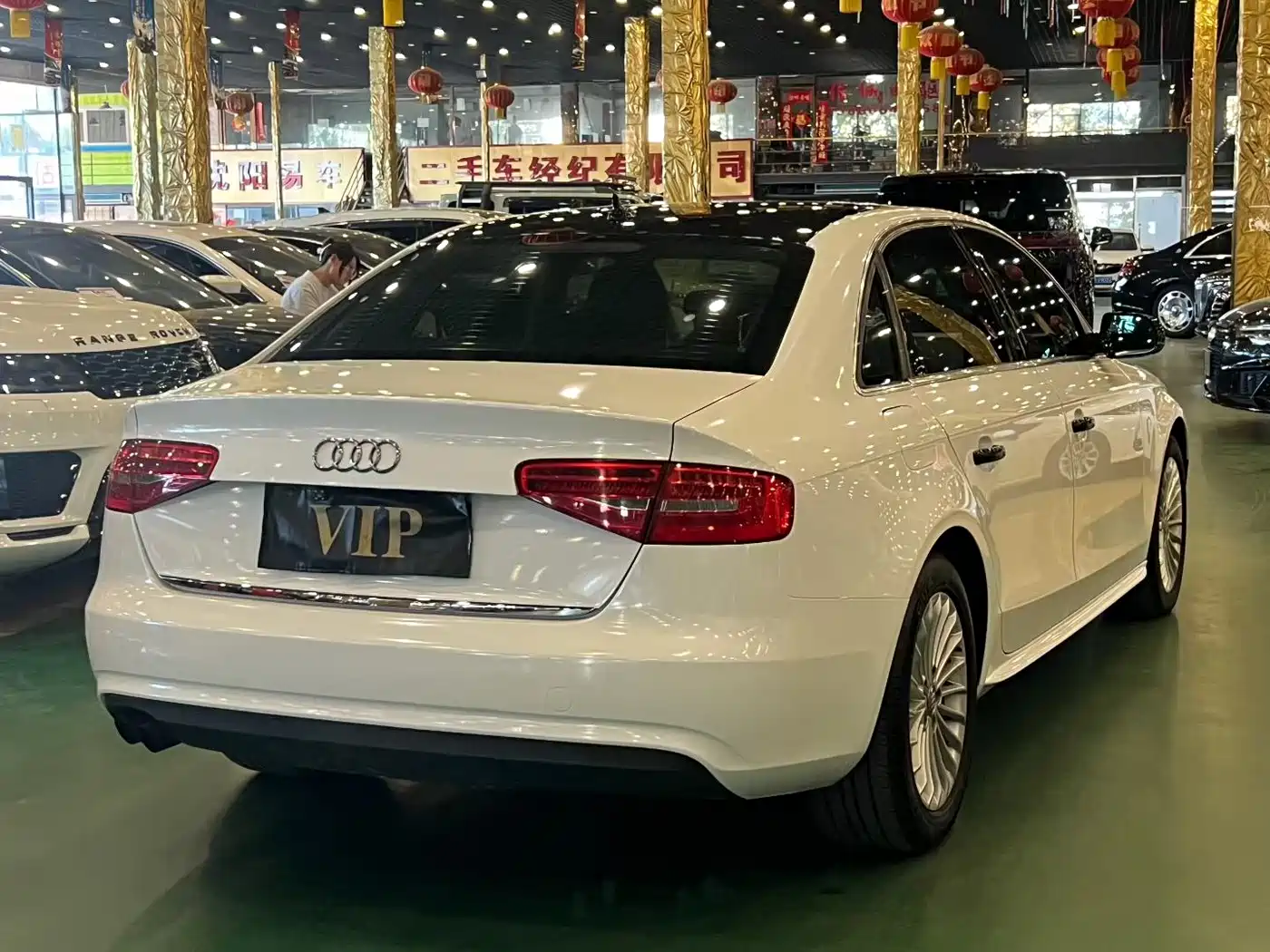 Фото 7 - Audi A4L