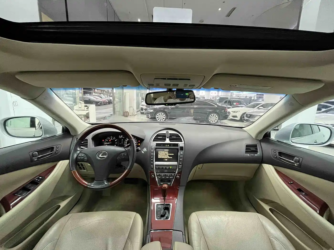 Фото 14 - Lexus ES