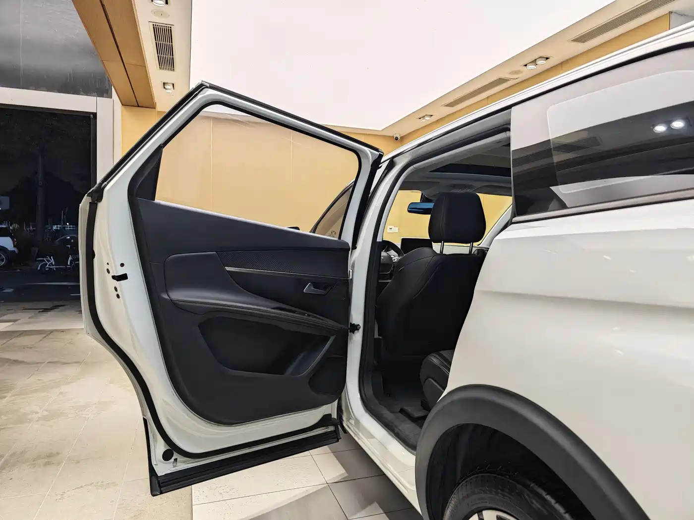 Peugeot 5008 2017 380THP 7-seat Elite Edition фото 21